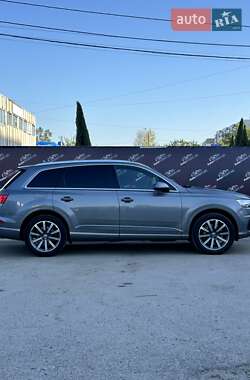 Позашляховик / Кросовер Audi Q7 2016 в 