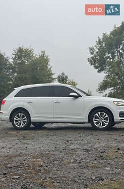 Позашляховик / Кросовер Audi Q7 2018 в 