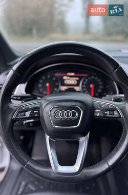 Позашляховик / Кросовер Audi Q7 2018 в 