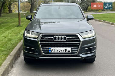 Позашляховик / Кросовер Audi Q7 2015 в 