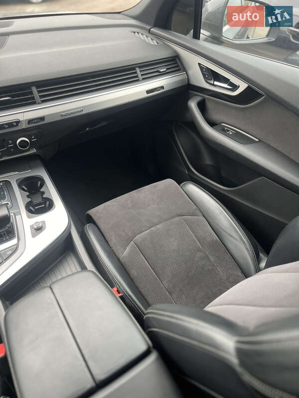 Внедорожник / Кроссовер Audi Q7 2015 в Киеве