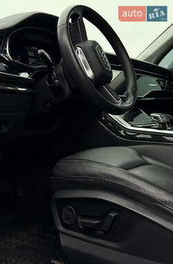 Позашляховик / Кросовер Audi Q7 2020 в 