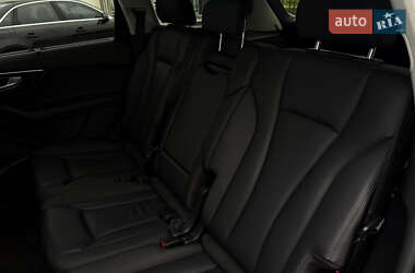 Позашляховик / Кросовер Audi Q7 2020 в 