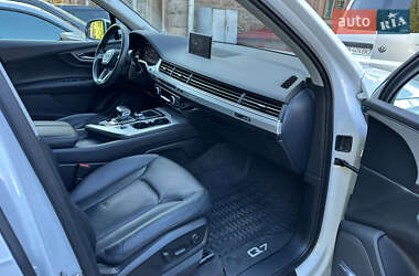Позашляховик / Кросовер Audi Q7 2019 в 