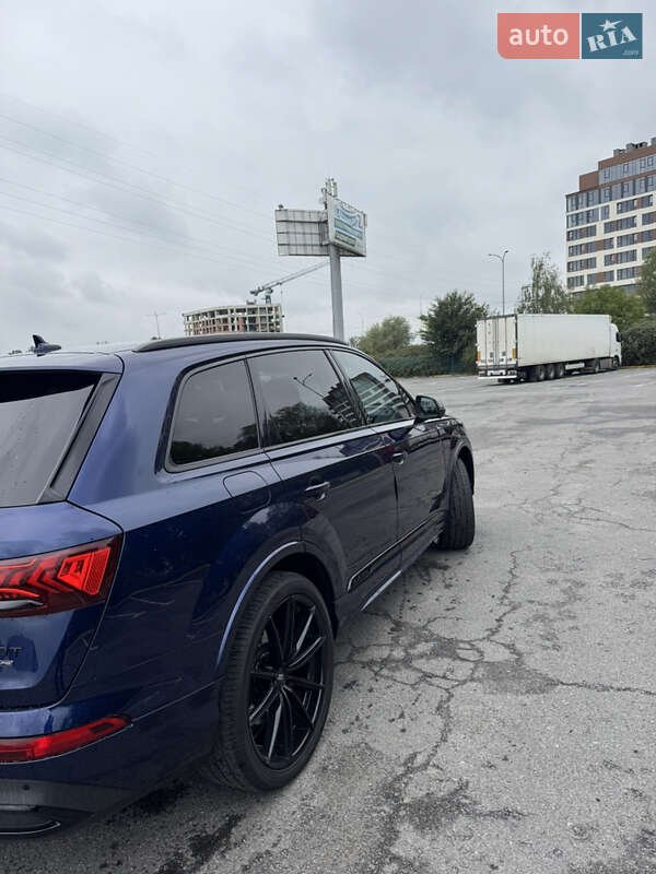 Позашляховик / Кросовер Audi Q7 2019 в Ужгороді