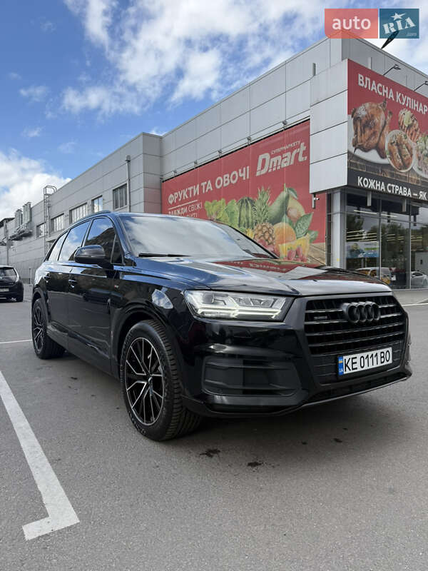 Позашляховик / Кросовер Audi Q7 2017 в 