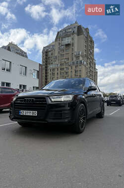 Позашляховик / Кросовер Audi Q7 2017 в 