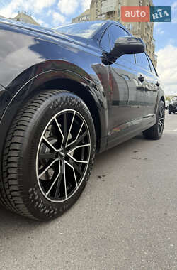 Позашляховик / Кросовер Audi Q7 2017 в 