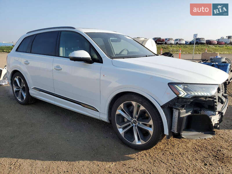 Позашляховик / Кросовер Audi Q7 2020 в 