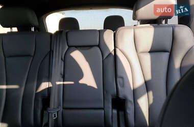 Позашляховик / Кросовер Audi Q7 2020 в 