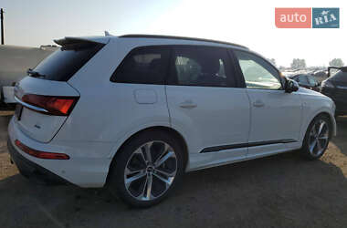 Позашляховик / Кросовер Audi Q7 2020 в 