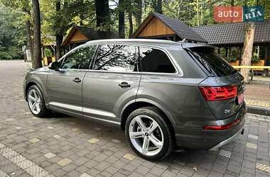 Позашляховик / Кросовер Audi Q7 2018 в 