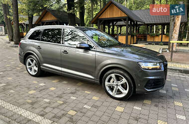 Позашляховик / Кросовер Audi Q7 2018 в 