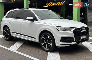 Позашляховик / Кросовер Audi Q7 2019 в 