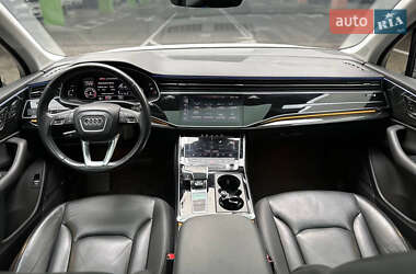 Позашляховик / Кросовер Audi Q7 2019 в 