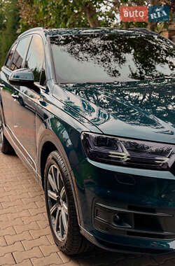 Позашляховик / Кросовер Audi Q7 2017 в 