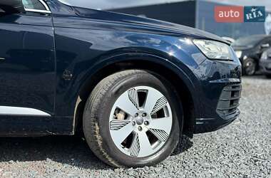 Позашляховик / Кросовер Audi Q7 2016 в 