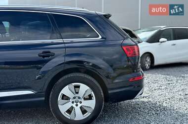 Позашляховик / Кросовер Audi Q7 2016 в 