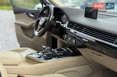 Позашляховик / Кросовер Audi Q7 2016 в 