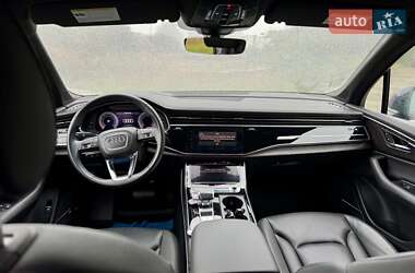 Позашляховик / Кросовер Audi Q7 2020 в 