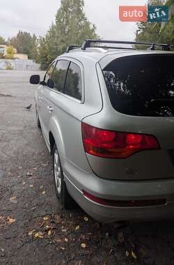 Позашляховик / Кросовер Audi Q7 2007 в 