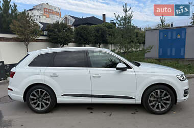 Позашляховик / Кросовер Audi Q7 2016 в 