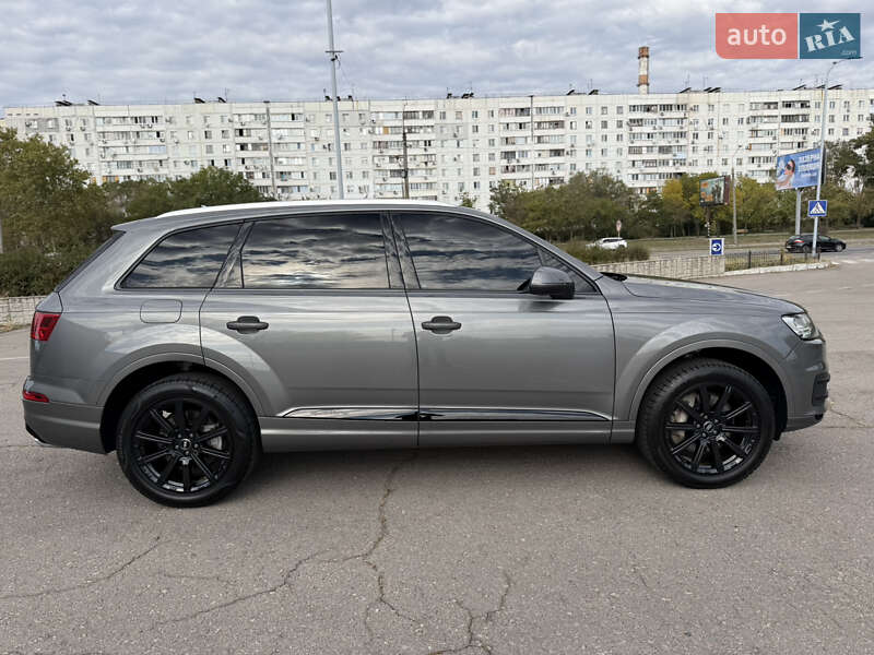 Позашляховик / Кросовер Audi Q7 2017 в Запоріжжі