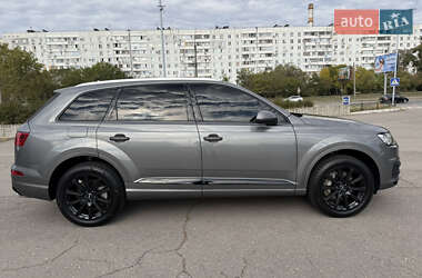 Внедорожник / Кроссовер Audi Q7 2017 в 
