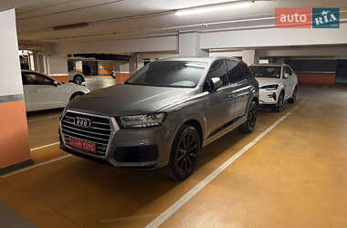 Внедорожник / Кроссовер Audi Q7 2017 в 