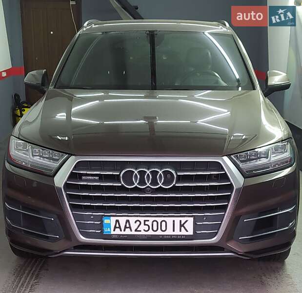 Позашляховик / Кросовер Audi Q7 2016 в Києві