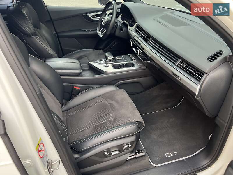 Позашляховик / Кросовер Audi Q7 2018 в Києві