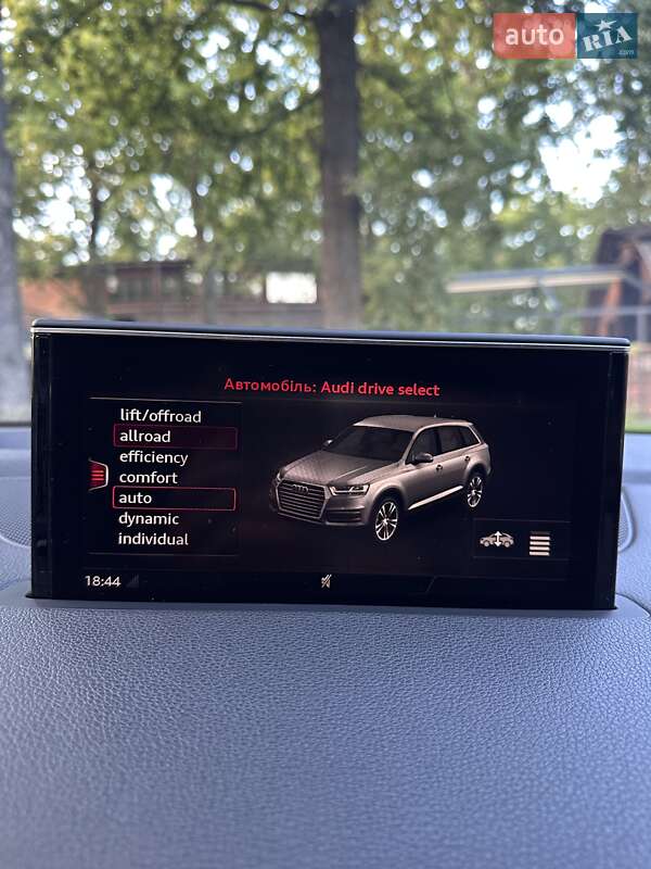 Позашляховик / Кросовер Audi Q7 2017 в Львові