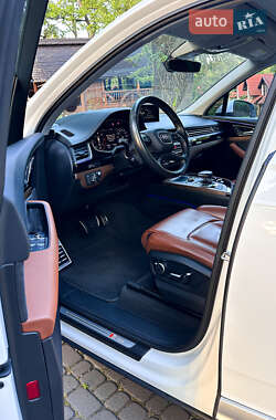 Внедорожник / Кроссовер Audi Q7 2017 в 