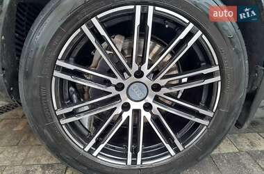 Позашляховик / Кросовер Audi Q7 2013 в 