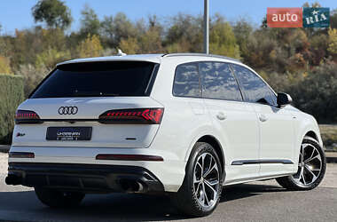 Внедорожник / Кроссовер Audi Q7 2021 в 