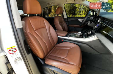 Внедорожник / Кроссовер Audi Q7 2021 в 