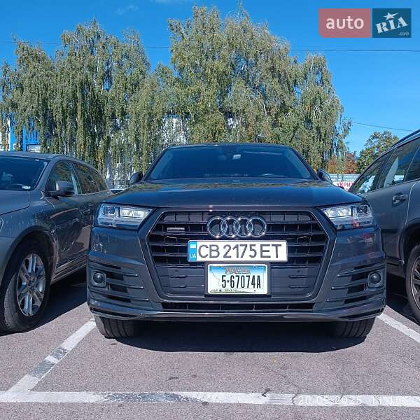 Внедорожник / Кроссовер Audi Q7 2017 в 