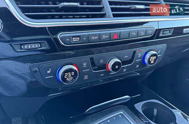 Внедорожник / Кроссовер Audi Q7 2017 в 