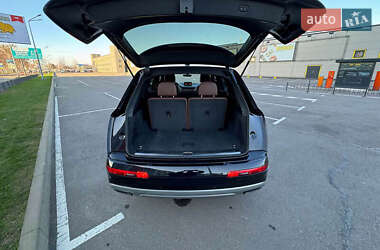 Внедорожник / Кроссовер Audi Q7 2017 в 