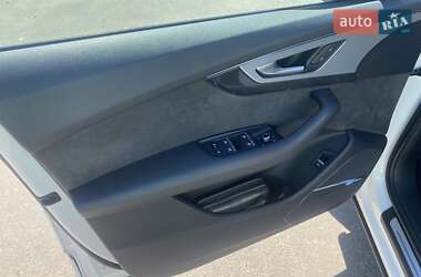 Позашляховик / Кросовер Audi Q7 2019 в 