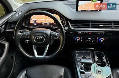 Позашляховик / Кросовер Audi Q7 2018 в 