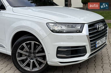 Позашляховик / Кросовер Audi Q7 2018 в 