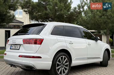 Позашляховик / Кросовер Audi Q7 2018 в 
