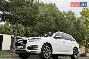 Позашляховик / Кросовер Audi Q7 2018 в 