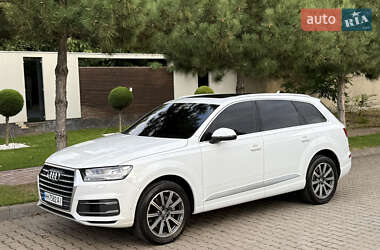 Позашляховик / Кросовер Audi Q7 2018 в 