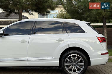 Позашляховик / Кросовер Audi Q7 2018 в 