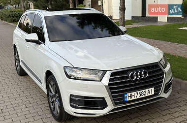 Позашляховик / Кросовер Audi Q7 2018 в 