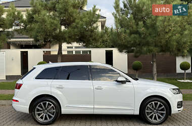 Позашляховик / Кросовер Audi Q7 2018 в 