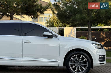 Позашляховик / Кросовер Audi Q7 2018 в 