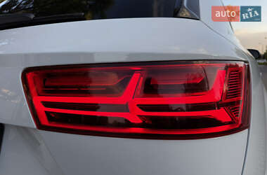 Позашляховик / Кросовер Audi Q7 2018 в 